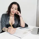 Vivienne Wynter in 'Buttpluggin' Fun'