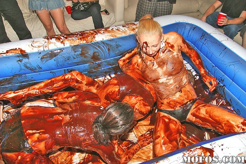 Chocolate Syrup Cat Fight!!