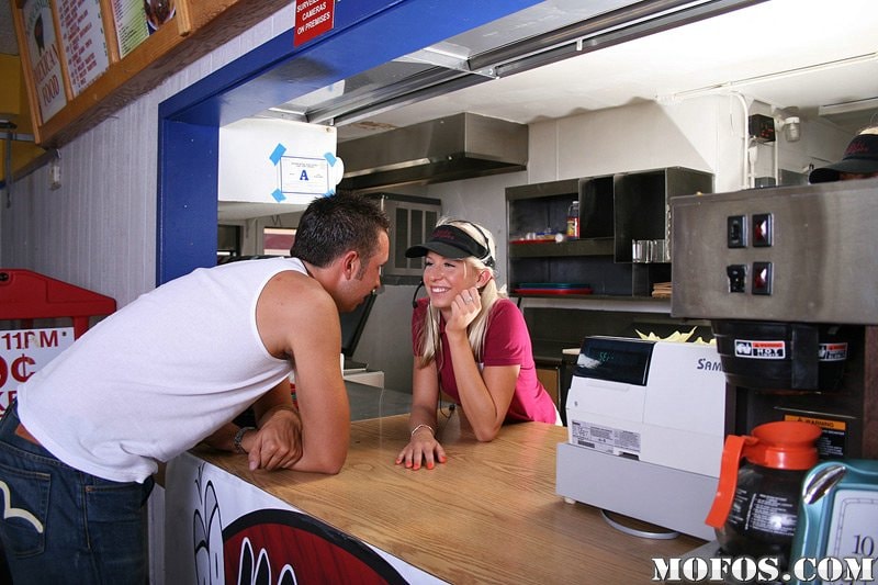 Eden Adams - Cum on Down to MOFO Burgers | Picture (5)