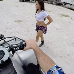 Mamada de excursionista en un quad
