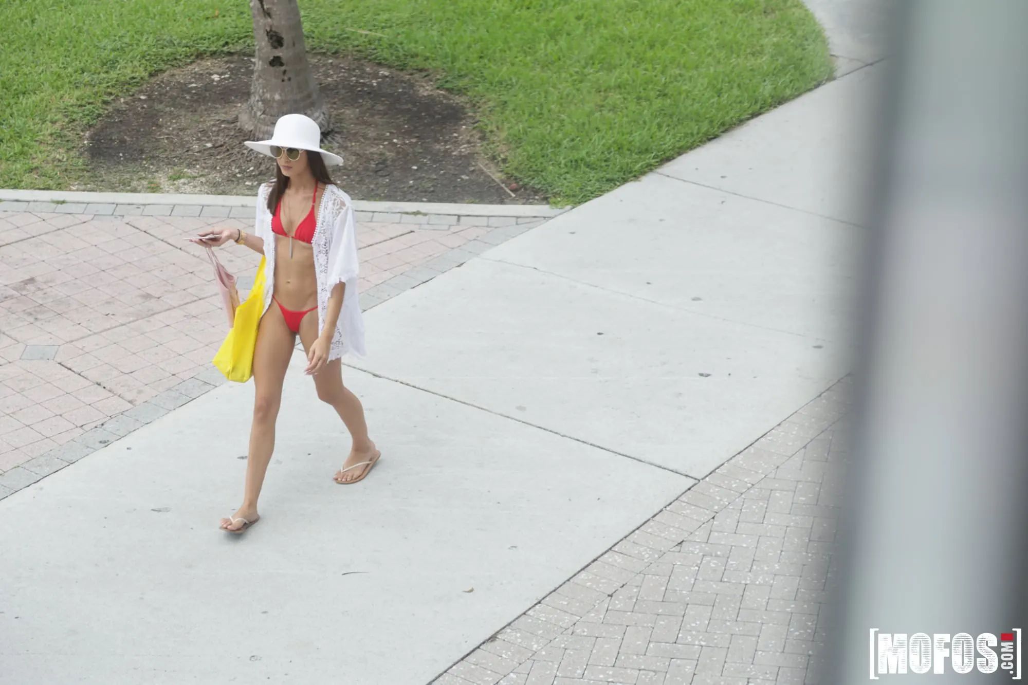 Charity Crawford - Doble de celebridad en bikini tanga | Picture (15)