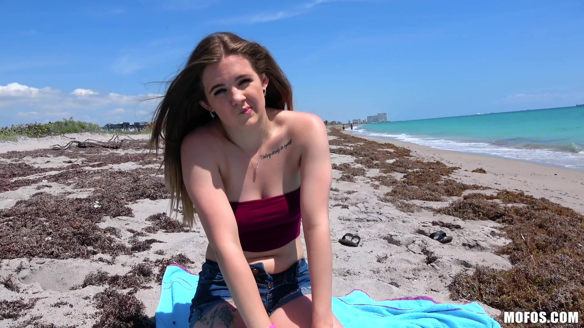 Teen Gives Ass For Cash