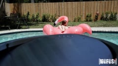 Scarlett Johnson - Poolside Peeking | Picture (18)