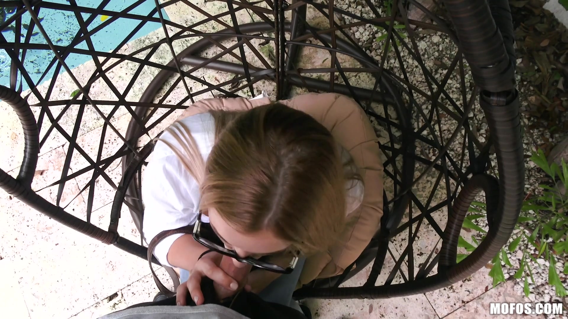 Curvy Glasses Chick Outdoor Sex